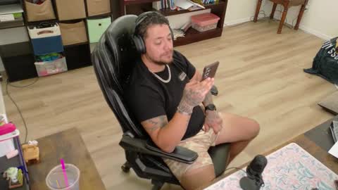 desertadventurer25 online show from February 12, 8:37 pm