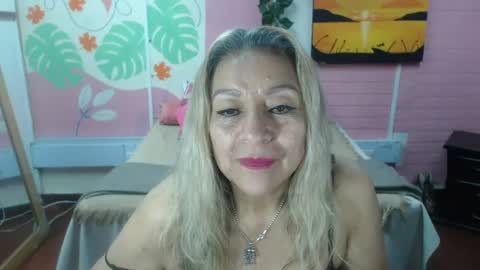 Snapshot of desire_latin chatting on June 18, 8:35 pm VALERIA online show from June 18, 8:35 pm