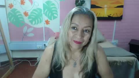 Snapshot of desire_latin chatting on June 19, 3:49 pm VALERIA online show from June 19, 3:49 pm