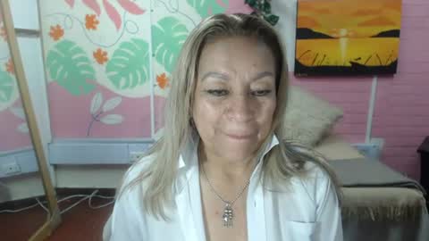 Snapshot of desire_latin chatting on July 1, 8:41 pm VALERIA online show from July 1, 8:41 pm