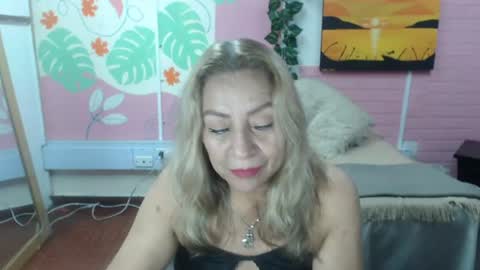 Snapshot of desire_latin chatting on July 20, 4:53 pm VALERIA online show from July 20, 4:53 pm