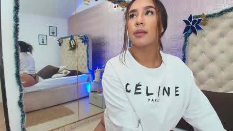 Snapshot of desire_sara chatting on January 9, 3:44 pm Sara Desire online show from January 9, 3:44 pm