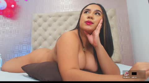 Snapshot of desire_sara chatting on February 14, 4:31 pm Sara Desire online show from February 14, 4:31 pm