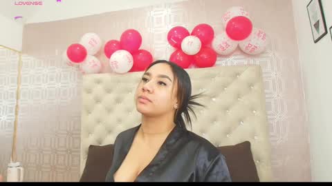 Snapshot of desire_sara chatting on February 16, 12:32 pm Sara Desire online show from February 16, 12:32 pm