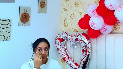 Snapshot of desire_sara chatting on February 17, 12:38 pm Sara Desire online show from February 17, 12:38 pm