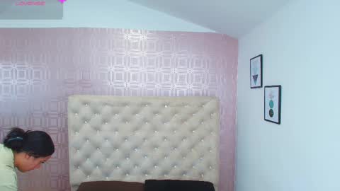 Snapshot of desire_sara chatting on March 3, 12:27 pm Sara Desire online show from March 3, 12:27 pm