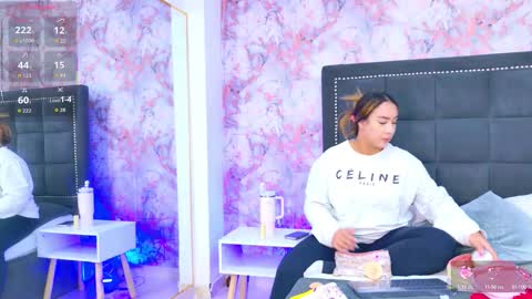 Snapshot of desire_sara chatting on September 23, 12:19 pm Sara Desire online show from September 23, 12:19 pm