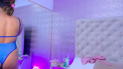 Snapshot of desire_sara chatting on October 9, 12:25 pm Sara Desire online show from October 9, 12:25 pm