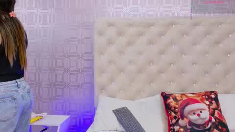 Snapshot of desire_sara chatting on November 25, 12:16 pm Sara Desire online show from November 25, 12:16 pm