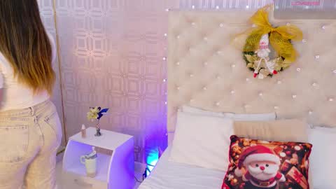 Snapshot of desire_sara chatting on November 27, 12:18 pm Sara Desire online show from November 27, 12:18 pm