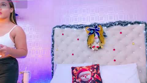 Snapshot of desire_sara chatting on December 4, 12:25 pm Sara Desire online show from December 4, 12:25 pm