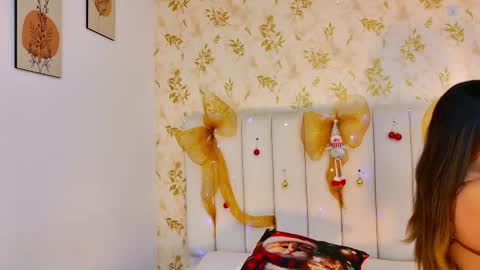 Snapshot of desire_sara chatting on December 14, 12:21 pm Sara Desire online show from December 14, 12:21 pm