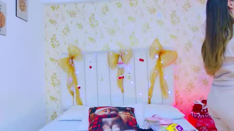 Snapshot of desire_sara chatting on December 16, 12:21 pm Sara Desire online show from December 16, 12:21 pm