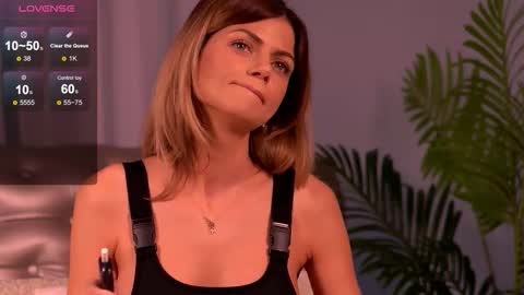 Mia online show from November 20, 6:02 am