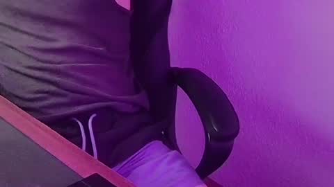 Snapshot of desiredsnack chatting on July 31, 12:43 am lecram online show from July 31, 12:43 am