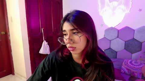 TORI AND MR. BEAR online show from February 1, 5:47 pm