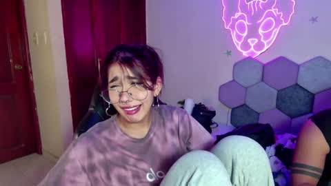 TORI AND MR. BEAR online show from February 19, 12:55 pm