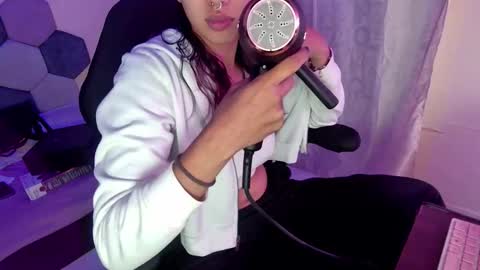 TORI AND MR. BEAR online show from November 18, 12:20 pm