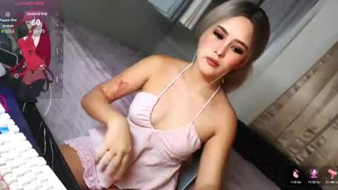 desireedreams_ online show from August 5, 3:37 pm