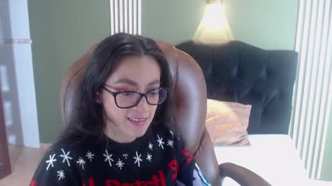 Snapshot of desiring__angel chatting on December 23, 8:33 am Desiring Angel online show from December 23, 8:33 am