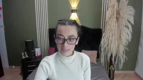 Snapshot of desiring__angel chatting on February 11, 4:22 am Desiring Angel online show from February 11, 4:22 am