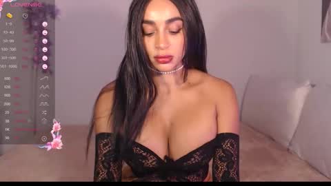Snapshot of destinnemil chatting on March 17, 11:57 am Destinne Mill online show from March 17, 11:57 am