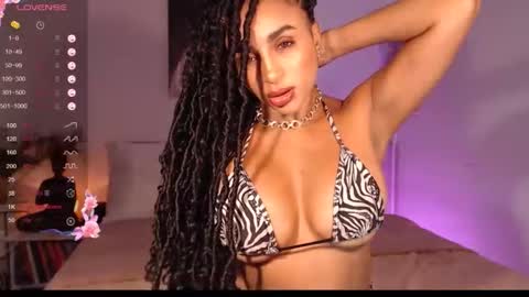 Snapshot of destinnemil chatting on March 27, 11:43 am Destinne Mill online show from March 27, 11:43 am