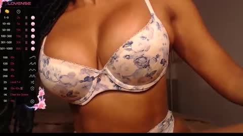 Snapshot of destinnemil chatting on April 11, 12:31 pm Destinne Mill online show from April 11, 12:31 pm