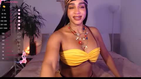 Snapshot of destinnemil chatting on April 16, 11:33 am Destinne Mill online show from April 16, 11:33 am