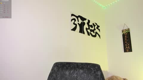 desty_y online show from October 17, 7:05 pm