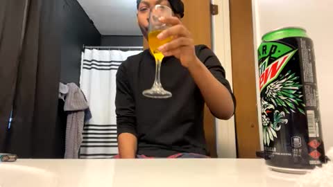 Snapshot of detroitbiguy chatting on February 17, 1:32 pm Nastytae313 online show from February 17, 1:32 pm