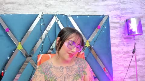 Snapshot of deva_blue chatting on December 11, 8:04 am Deva Blue online show from December 11, 8:04 am