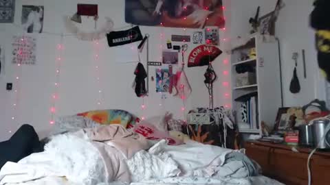 poutyangel online show from December 8, 1:13 am