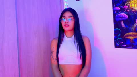 Snapshot of devours_fire chatting on October 28, 9:06 pm Sara 3 online show from October 28, 9:06 pm