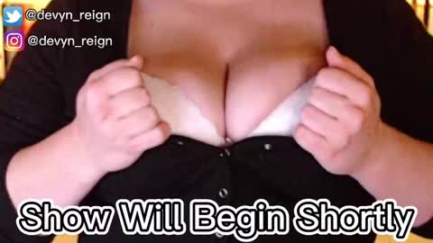 Snapshot of devynreign chatting on September 21, 2:24 am Devyn Reign online show from September 21, 2:24 am