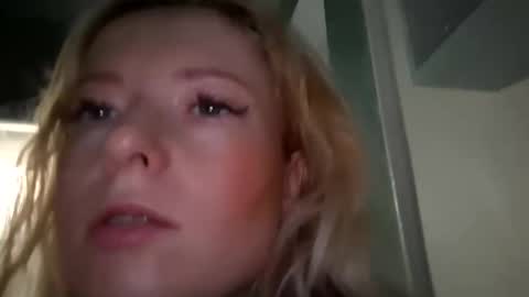 Snapshot of dgesika254182 chatting on January 24, 5:31 am dgesika254182 online show from January 24, 5:31 am