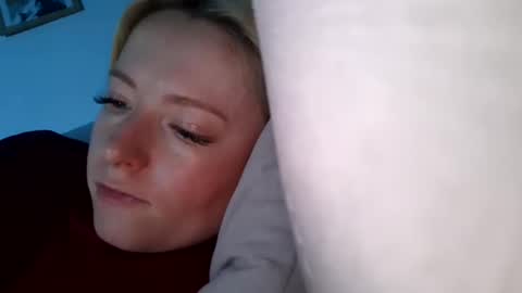 Snapshot of dgesika254182 chatting on January 25, 9:04 pm dgesika254182 online show from January 25, 9:04 pm