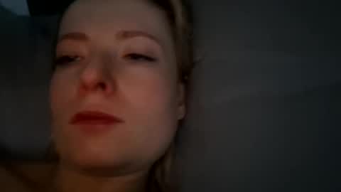 Snapshot of dgesika254182 chatting on February 6, 9:38 pm dgesika254182 online show from February 6, 9:38 pm