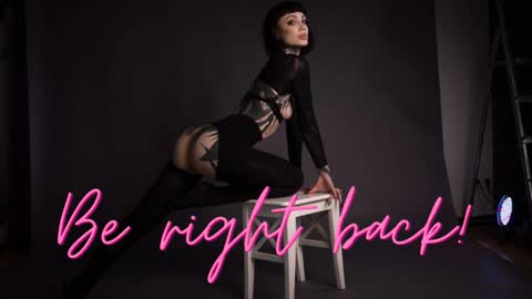 dgtlgrl online show from November 20, 3:45 pm