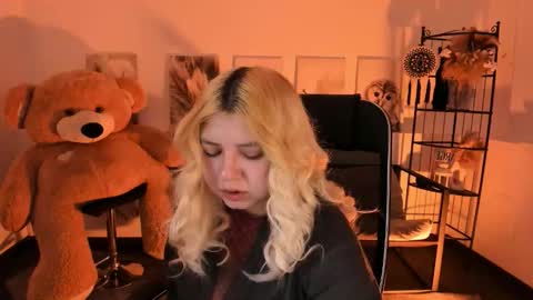 Dia online show from December 17, 7:42 pm