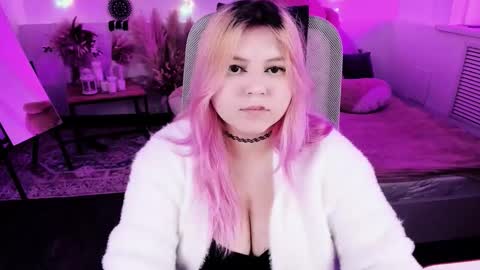 Dia online show from March 4, 8:04 pm