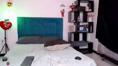 Snapshot of diabla_sexyboobs chatting on December 10, 1:43 am D I A B L A online show from December 10, 1:43 am