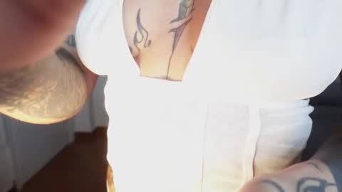 Snapshot of diamon_kataleya chatting on February 9, 1:15 pm Melissa My schedule 10pm time Colombia online show from February 9, 1:15 pm