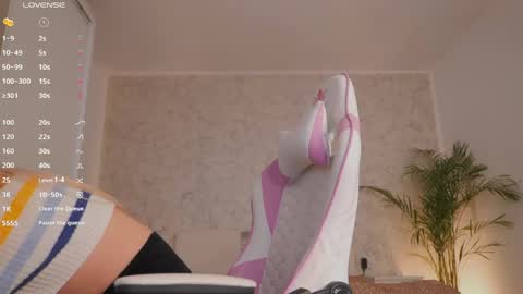 Thea online show from April 10, 3:06 pm