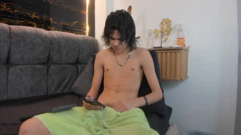 diamond_twink online show from March 21, 1:58 pm