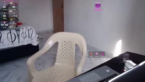 Snapshot of diamond_women_girl chatting on February 7, 1:59 pm diamond_women_girl online show from February 7, 1:59 pm