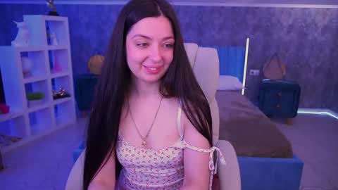 Snapshot of diamondeyeess chatting on June 8, 5:30 am Sasha online show from June 8, 5:30 am