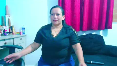 Snapshot of diana_lozano chatting on February 12, 4:18 am Diana Lozano online show from February 12, 4:18 am