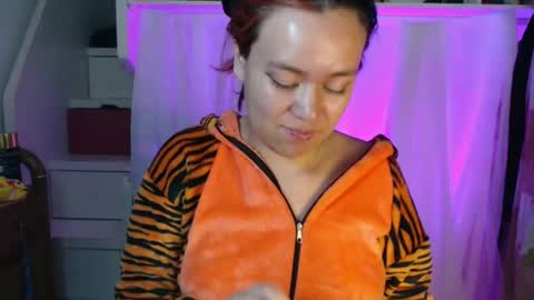 Snapshot of diana_smit_ chatting on January 5, 9:59 am diana online show from January 5, 9:59 am