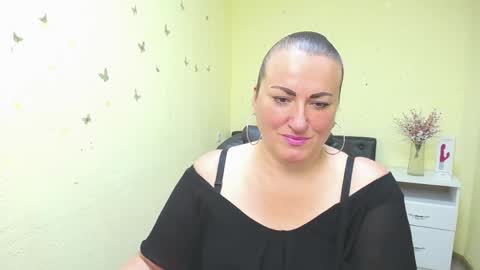 Snapshot of dianamgg chatting on May 18, 5:24 am Diana online show from May 18, 5:24 am